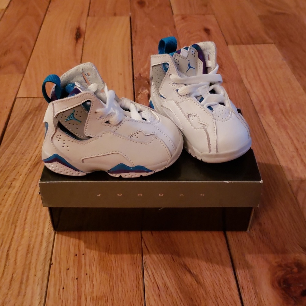 NIB Baby Girls Jordan True Flight Size 3c